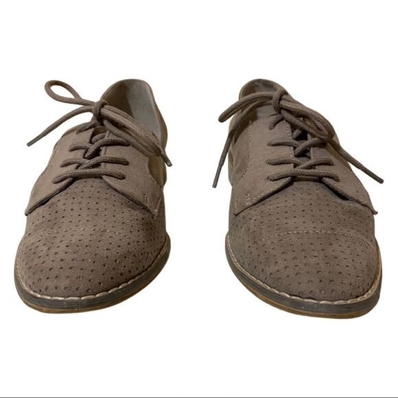 Indigo Rd. Tan Perforated Dark Academia Lace Up Oxford Sandals - Picture 4 of 9